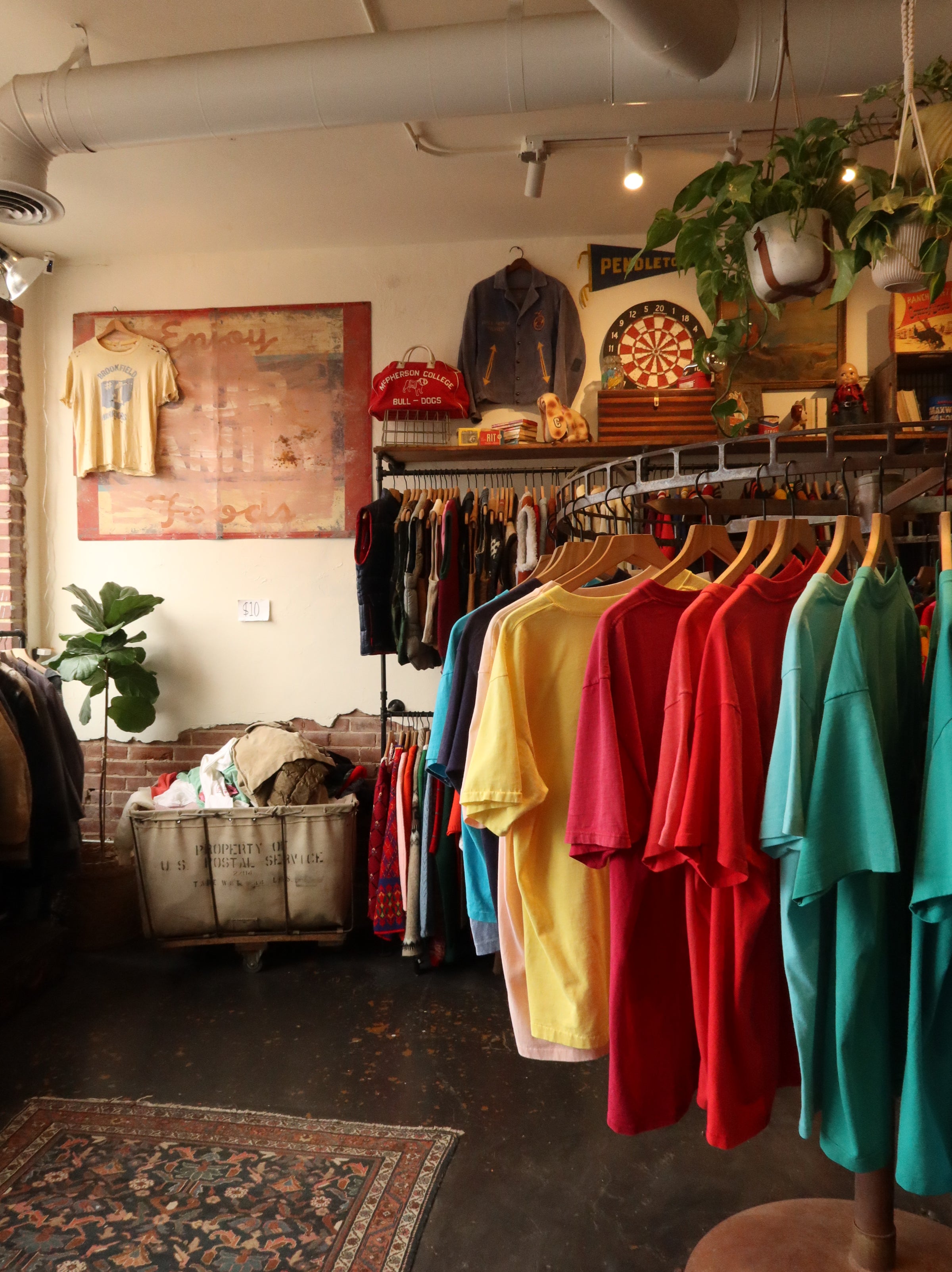 Unique Vintage Goods for Everyone | Dog Daze Vintage